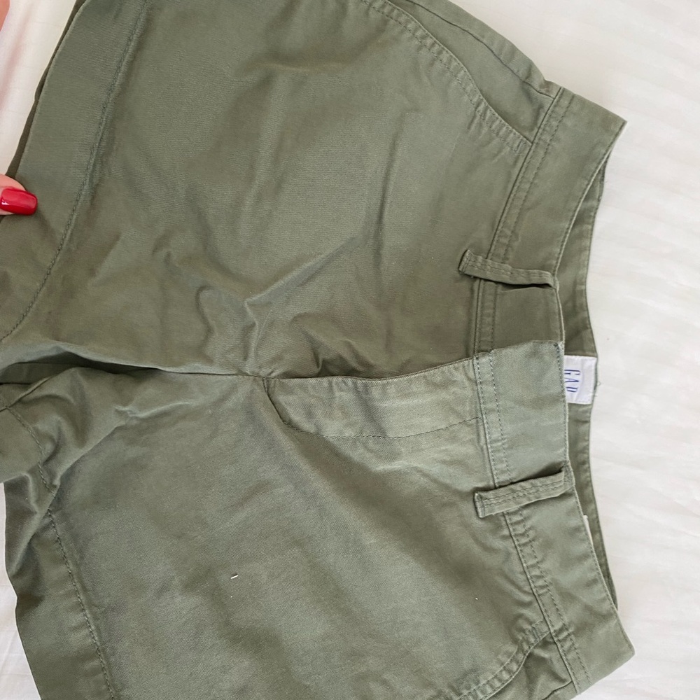 militar green shorts women GAP